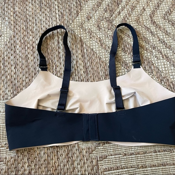 KNIX WEAR black no wire, not Padded nylon spandex bra. Size 4 34 C 32 34 D - Picture 2 of 4